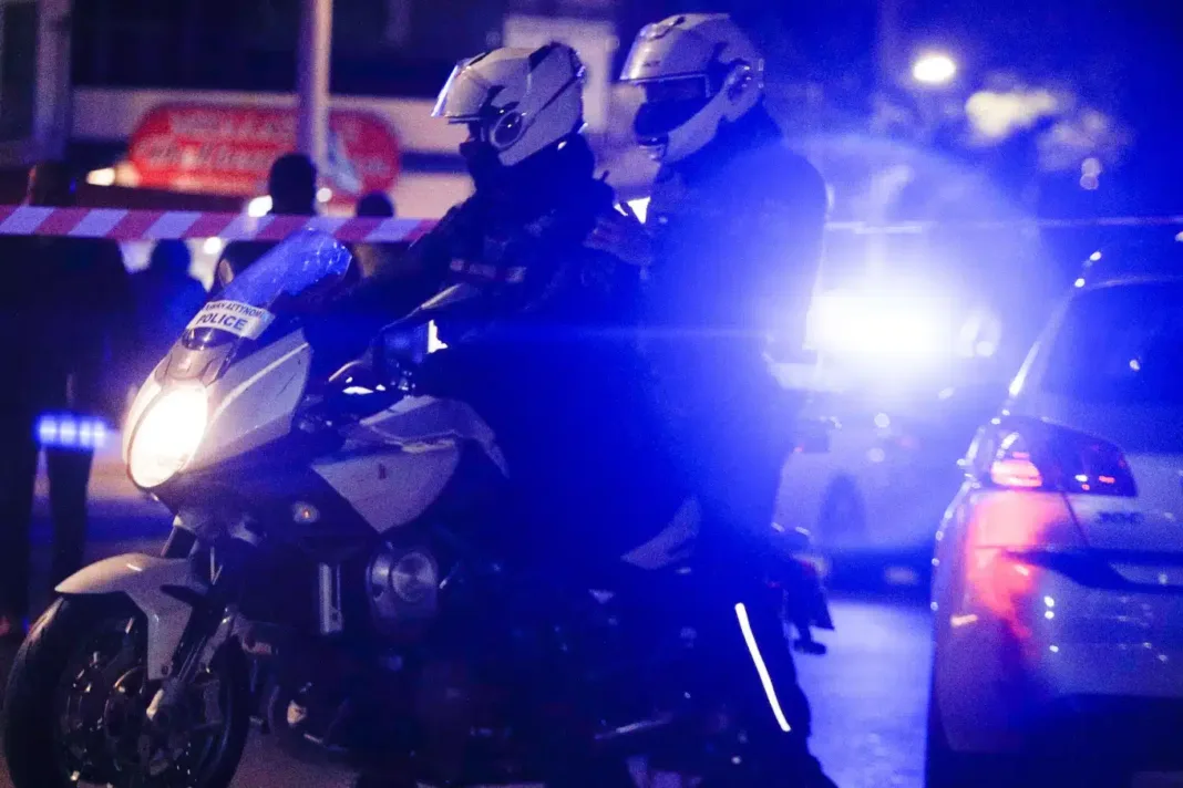 Τροχαίο στη λεωφόρο Αθηνών με θύματα αστυνομικούς της ομάδας ΔΙΑΣ – Τους εγκατέλειψε ο οδηγός Τροχαίο στη λεωφόρο Αθηνών με θύματα αστυνομικούς της ομάδας ΔΙΑΣ – Τους εγκατέλειψε ο οδηγός