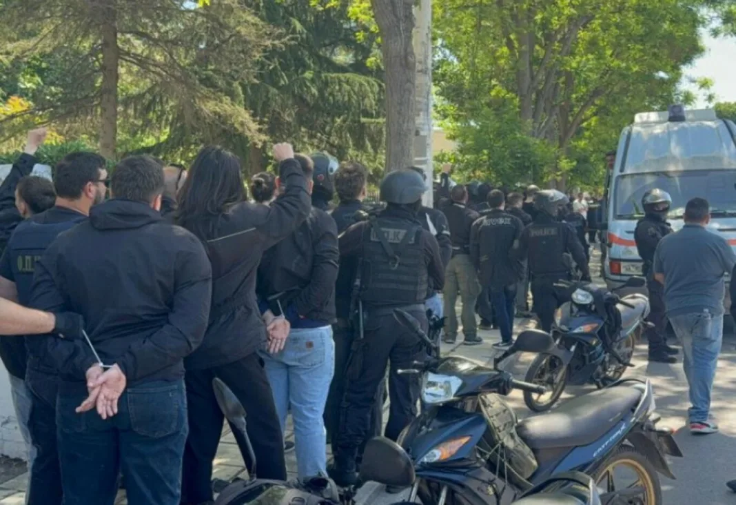 Αυτεπάγγελτη έρευνα για τα επεισόδια στο ΑΠΘ – Ελεύθεροι οι 39 προσαχθέντες Αυτεπάγγελτη έρευνα για τα επεισόδια στο ΑΠΘ – Ελεύθεροι οι 39 προσαχθέντες