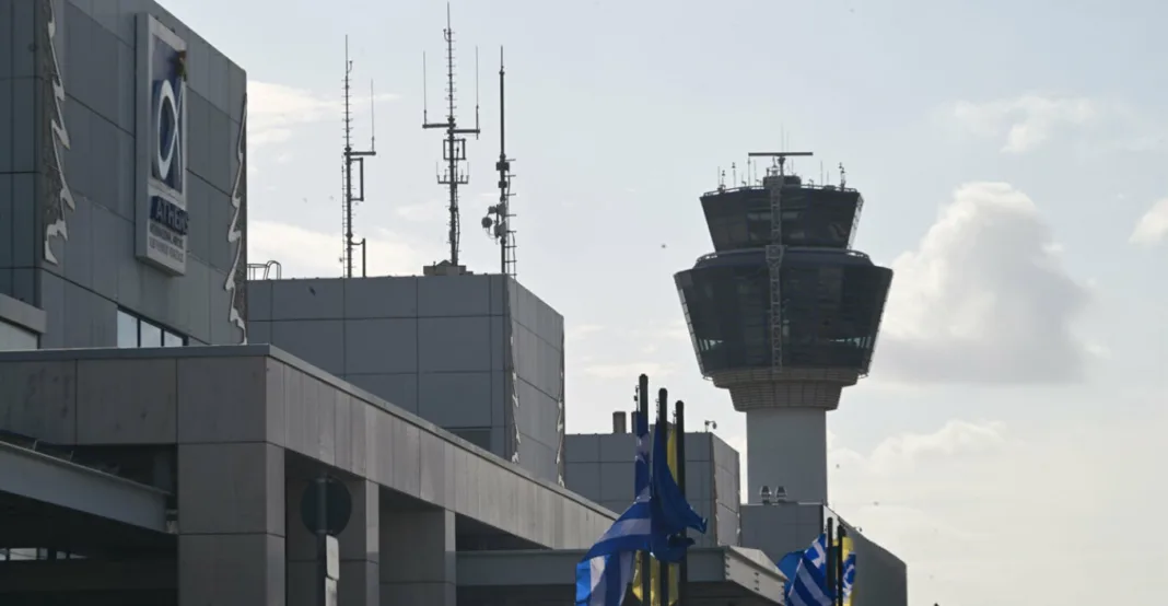 Χειροπέδες σε 33χρονο για πορνογραφία ανηλίκων στο αεροδρόμιο «Ελευθέριος Βενιζέλος» Χειροπέδες σε 33χρονο για πορνογραφία ανηλίκων στο αεροδρόμιο «Ελευθέριος Βενιζέλος»