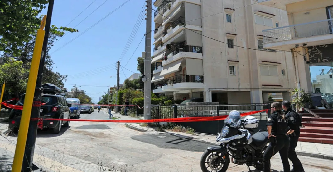 Πέθανε και η δεύτερη 17χρονη μαθήτρια που έκανε τη βουτιά θανάτου από πολυκατοικία στην Ηλιούπολη Πέθανε και η δεύτερη 17χρονη μαθήτρια που έκανε τη βουτιά θανάτου από πολυκατοικία στην Ηλιούπολη