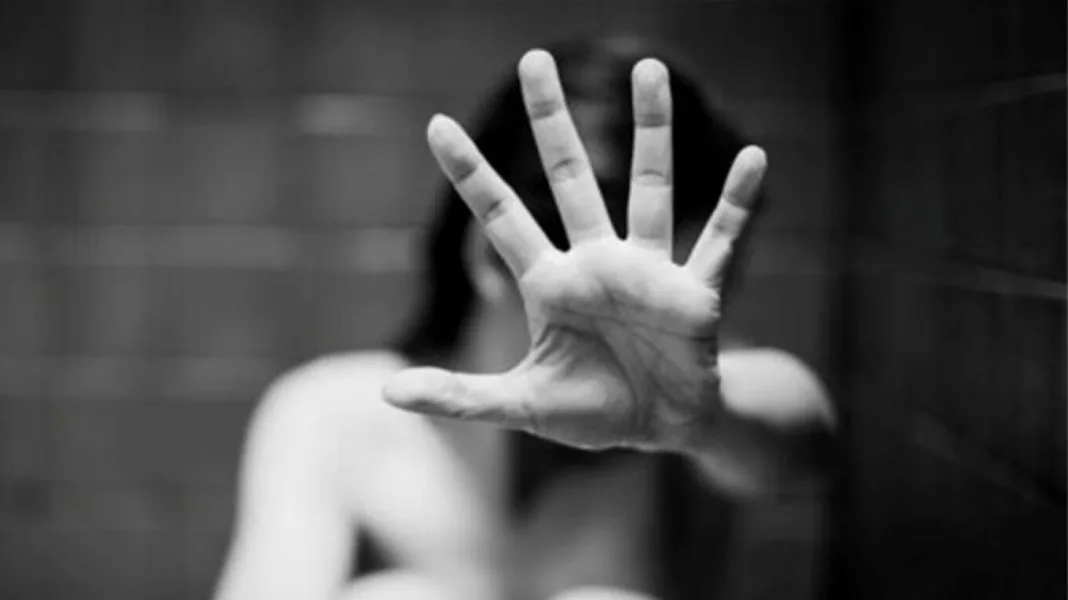 Πάτρα: Επίθεση σε 13χρονη από τρεις συμμαθήτριές της Πάτρα: Επίθεση σε 13χρονη από τρεις συμμαθήτριές της