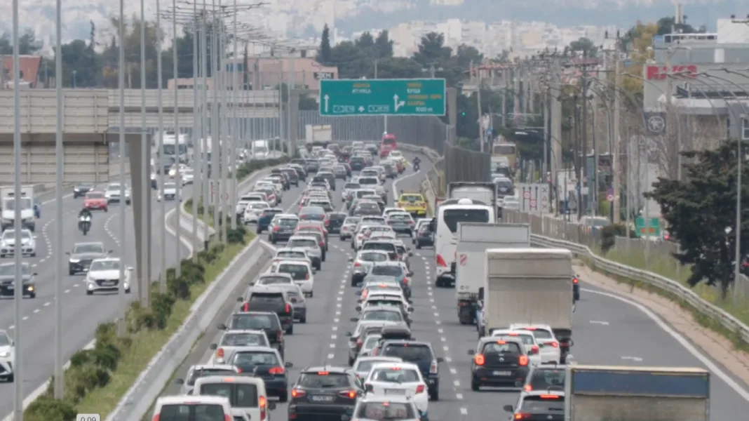 Καραμπόλα 4 ΙΧ στον Κηφισό με έναν τραυματία, μεγάλες καθυστερήσεις και στα δύο ρεύματα Καραμπόλα 4 ΙΧ στον Κηφισό με έναν τραυματία, μεγάλες καθυστερήσεις και στα δύο ρεύματα