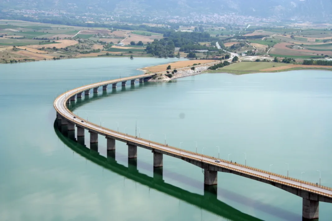Θρίλερ στην Κοζάνη με νεκρό άνδρα σε λίμνη, ήταν μέσα σε αυτοκίνητο Θρίλερ στην Κοζάνη με νεκρό άνδρα σε λίμνη, ήταν μέσα σε αυτοκίνητο