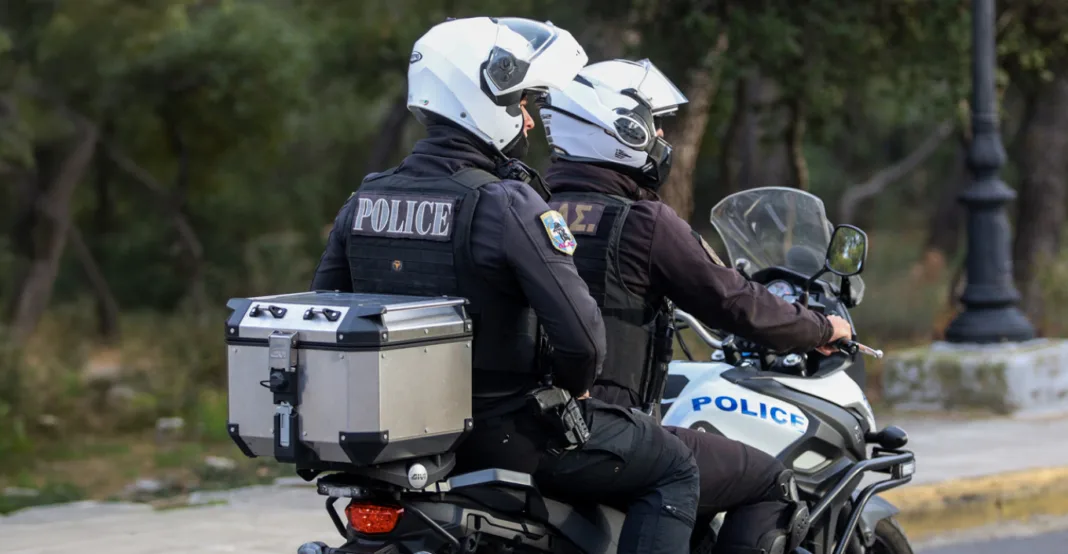 Θεσσαλονίκη: 17χρονος Αιγύπτιος μετέφερε παράνομα αλλοδαπούς με… ηλεκτρικό πατίνι Θεσσαλονίκη: 17χρονος Αιγύπτιος μετέφερε παράνομα αλλοδαπούς με… ηλεκτρικό πατίνι