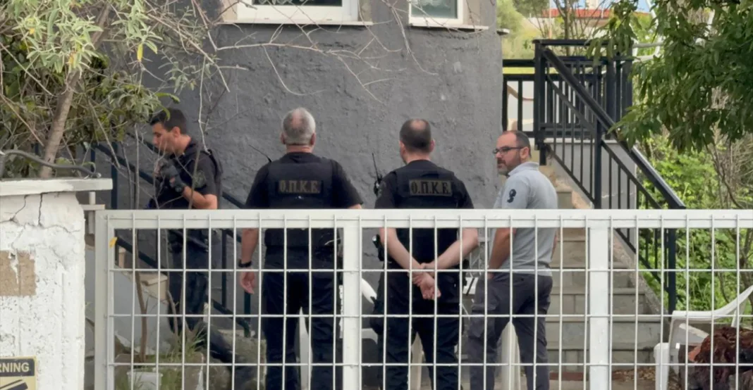 Οικογενειακό δράμα στη Θεσσαλονίκη: Ο 30χρονος σκότωσε με κατσαβίδι τον 67χρονο πατέρα του Οικογενειακό δράμα στη Θεσσαλονίκη: Ο 30χρονος σκότωσε με κατσαβίδι τον 67χρονο πατέρα του