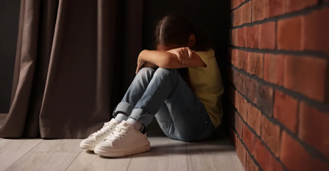 Σε άθλιες συνθήκες ζούσαν τρία παιδιά στους Αγίους Αναργύρους – Συνελήφθησαν οι γονείς τους Σε άθλιες συνθήκες ζούσαν τρία παιδιά στους Αγίους Αναργύρους – Συνελήφθησαν οι γονείς τους