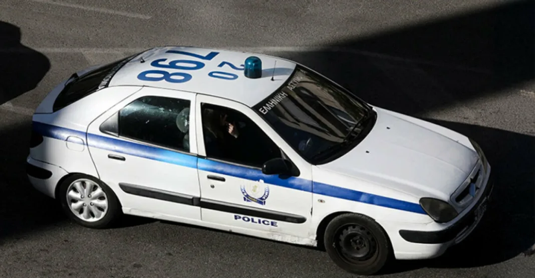 22χρονος οδηγός έκανε επικίνδυνους ελιγμούς και παρέσυρε δύο πεζούς στην Καλαμαριά 22χρονος οδηγός έκανε επικίνδυνους ελιγμούς και παρέσυρε δύο πεζούς στην Καλαμαριά