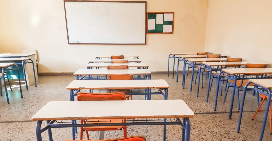 Αμαλιάδα: Άγριος καβγάς 13χρονων έξω από Γυμνάσιο – Στο νοσοκομείο μια μαθήτρια μετά την επίθεση Αμαλιάδα: Άγριος καβγάς 13χρονων έξω από Γυμνάσιο – Στο νοσοκομείο μια μαθήτρια μετά την επίθεση
