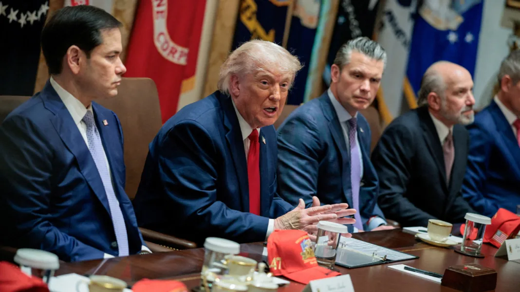 Στο Situation Room αυτή την ώρα αποφασίζει ο Τραμπ με τους συμβούλους του για το Ιράν Στο Situation Room αυτή την ώρα αποφασίζει ο Τραμπ με τους συμβούλους του για το Ιράν
