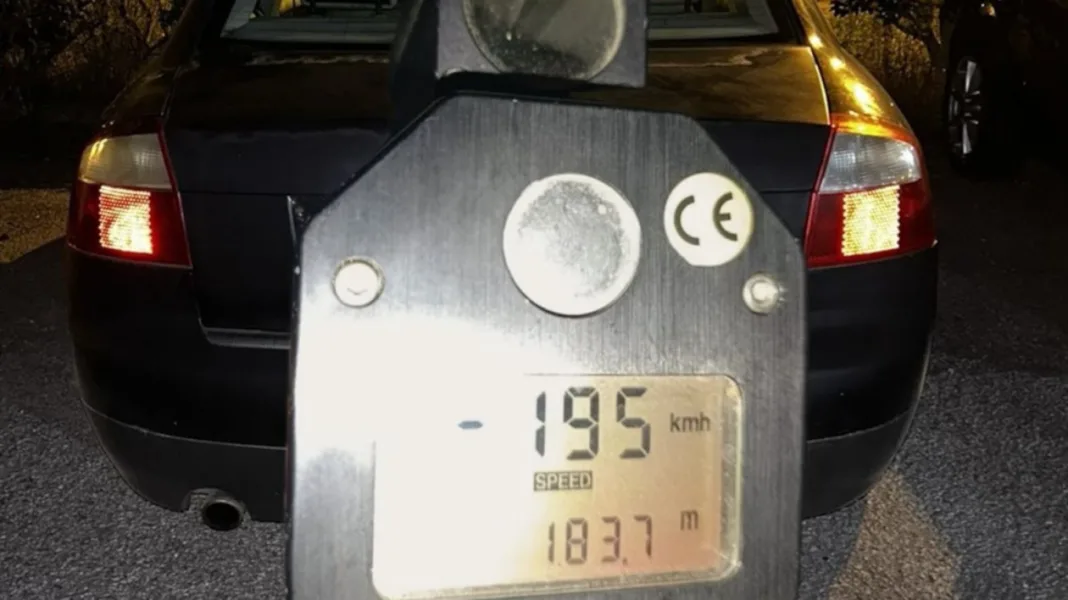 Συνελήφθη 19χρονος που έτρεχε με 195 χλμ/ώρα στη Θεσσαλονίκη Συνελήφθη 19χρονος που έτρεχε με 195 χλμ/ώρα στη Θεσσαλονίκη