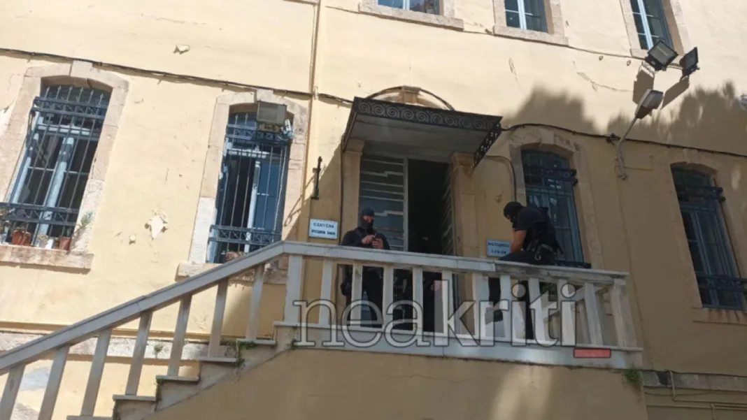 Ελεύθερος ο 56χρονος Γερμανός που φωτογράφιζε στρατιωτικά αεροσκάφη στα Χανιά Ελεύθερος ο 56χρονος Γερμανός που φωτογράφιζε στρατιωτικά αεροσκάφη στα Χανιά