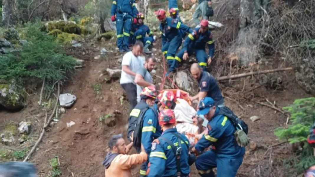 Ολονύχτια επιχείρηση διάσωσης 60χρονου πεζοπόρου που τραυματίστηκε σε δύσβατη περιοχή των Καλαβρύτων Ολονύχτια επιχείρηση διάσωσης 60χρονου πεζοπόρου που τραυματίστηκε σε δύσβατη περιοχή των Καλαβρύτων
