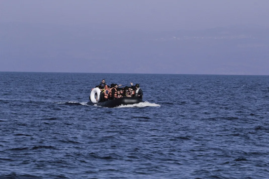 Φόβοι για τουλάχιστον 50 νεκρούς μετανάστες μετά από ανατροπή σκάφους στη Λιβύη Φόβοι για τουλάχιστον 50 νεκρούς μετανάστες μετά από ανατροπή σκάφους στη Λιβύη