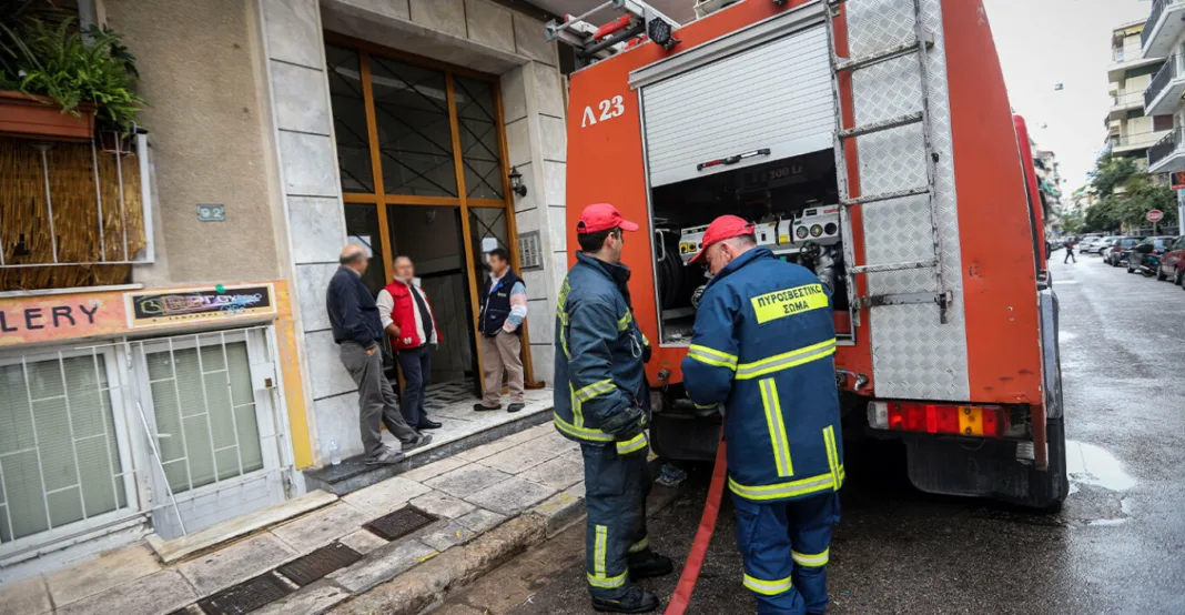 Τραγωδία στη Θεσσαλονίκη: Νεκρός ηλικιωμένος σε διαμέρισμα που έπιασε φωτιά Τραγωδία στη Θεσσαλονίκη: Νεκρός ηλικιωμένος σε διαμέρισμα που έπιασε φωτιά