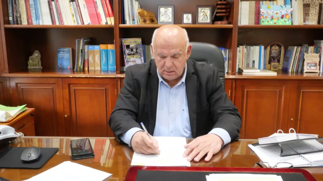 Συνελήφθη ο δήμαρχος Γρεβενών μετά από μήνυση εργαζόμενης για εξύβριση και απειλή Συνελήφθη ο δήμαρχος Γρεβενών μετά από μήνυση εργαζόμενης για εξύβριση και απειλή