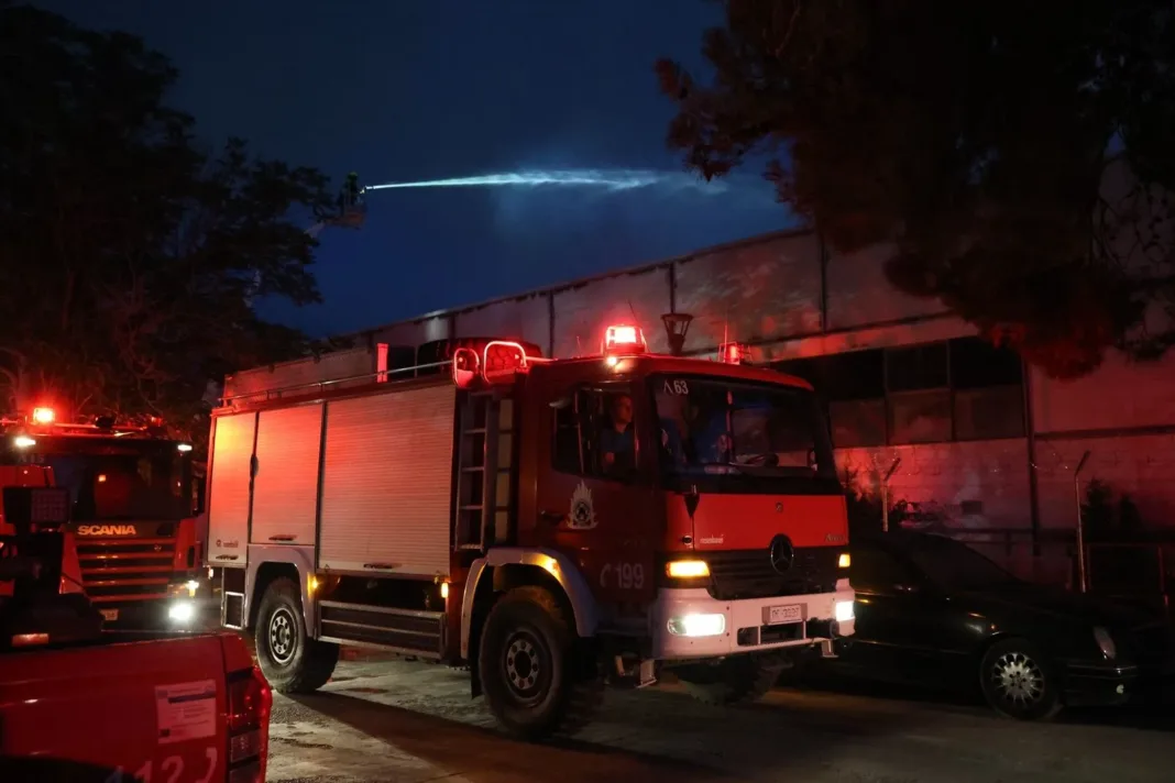 Κάηκε ολοσχερώς το παλιό κτήριο του Μπάντμιντον στο Πάρκο Γουδή Κάηκε ολοσχερώς το παλιό κτήριο του Μπάντμιντον στο Πάρκο Γουδή