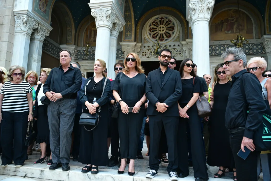 Μάρω Κοντού: Το τελευταίο χειροκρότημα Μάρω Κοντού: Το τελευταίο χειροκρότημα