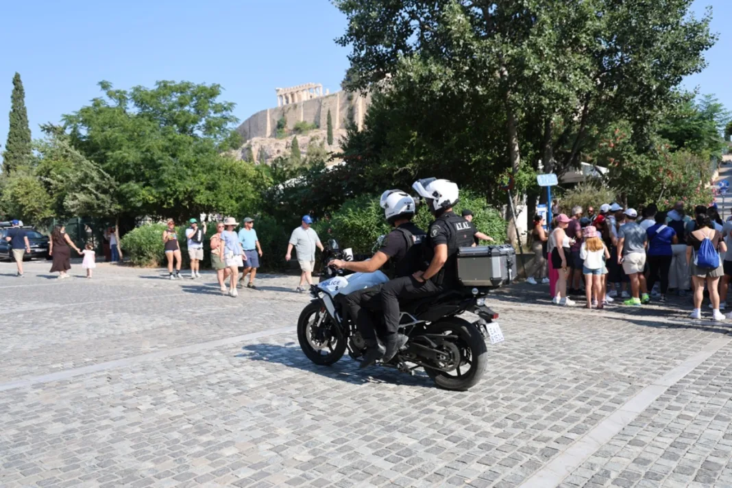Προφυλακιστέος ο 60χρονος που επιτέθηκε με μαχαίρι σε Αμερικανούς τουρίστες στην Ακρόπολη Προφυλακιστέος ο 60χρονος που επιτέθηκε με μαχαίρι σε Αμερικανούς τουρίστες στην Ακρόπολη