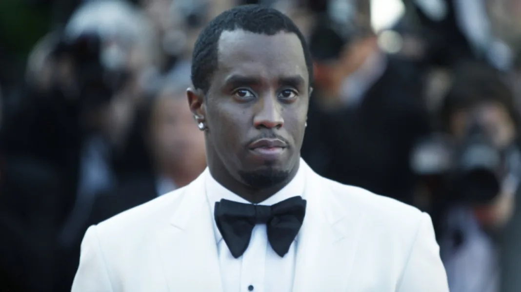 Στην απομόνωση ο Diddy μετά από καβγά με συγκρατούμενό του, κινδυνεύει με πειθαρχική ποινή Στην απομόνωση ο Diddy μετά από καβγά με συγκρατούμενό του, κινδυνεύει με πειθαρχική ποινή