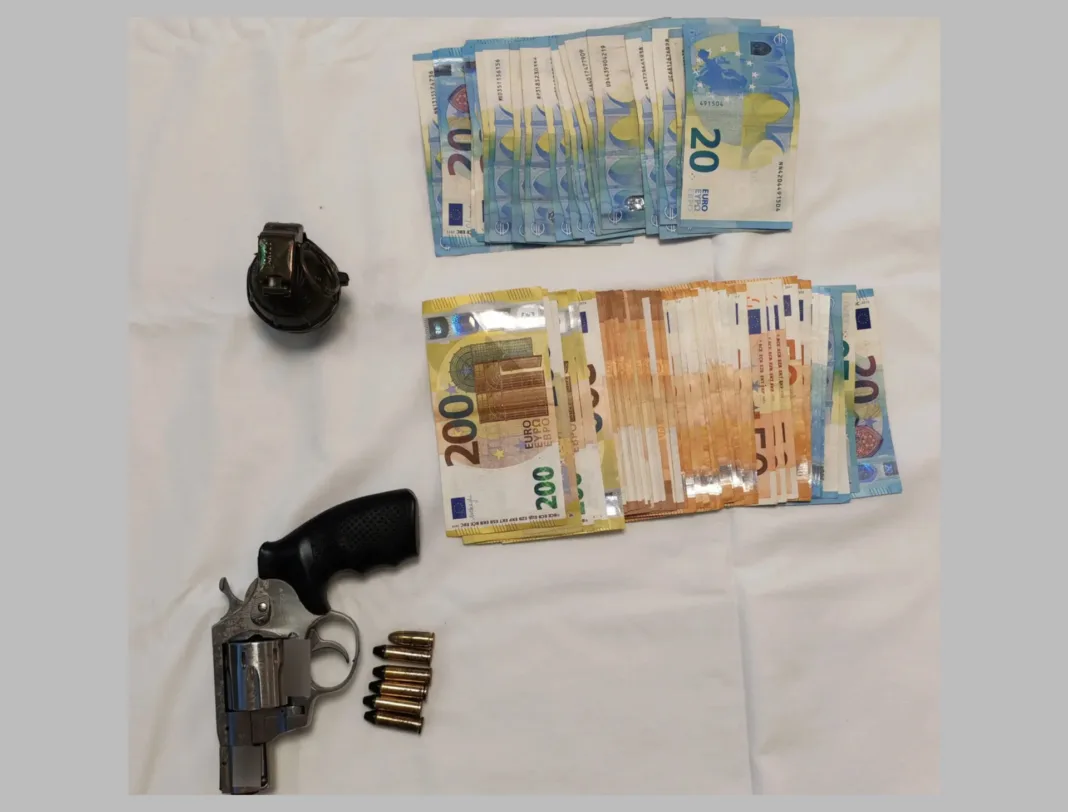 Πώς σχεδίαζαν το χτύπημα με χειροβομβίδα στο σπίτι του Ισίδωρου Ντογιάκου Πώς σχεδίαζαν το χτύπημα με χειροβομβίδα στο σπίτι του Ισίδωρου Ντογιάκου