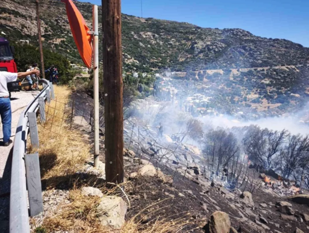 Φωτιά τώρα στην Άνδρο, 112 για εκκένωση της Παλαιόπολης Φωτιά τώρα στην Άνδρο, 112 για εκκένωση της Παλαιόπολης