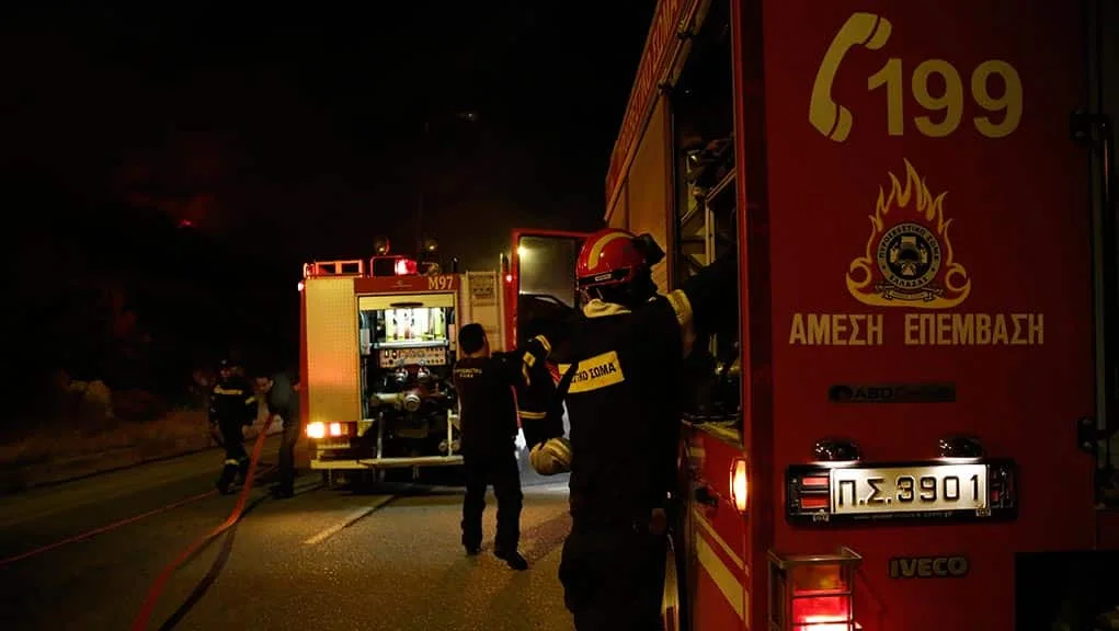 Τραυματίστηκε πυροσβέστης στην κατάσβεση της φωτιάς στο Πλωμάρι Τραυματίστηκε πυροσβέστης στην κατάσβεση της φωτιάς στο Πλωμάρι