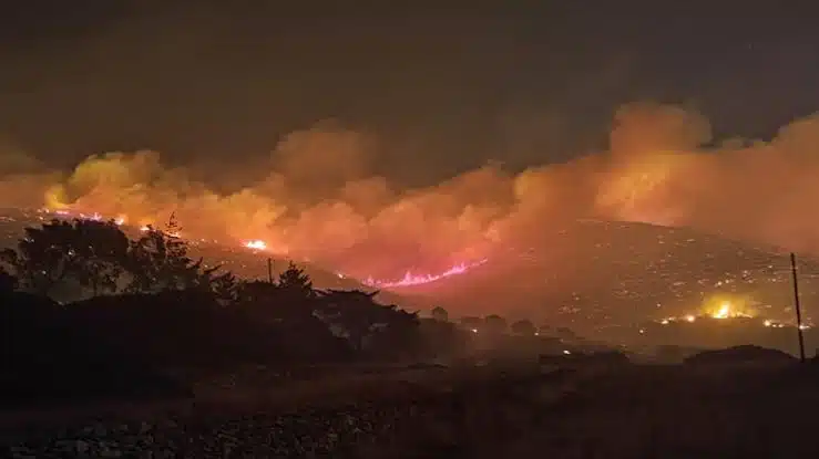 Φωτιά στην Πάρο: Συνελήφθησαν ο δήμαρχος, αντιδήμαρχος και δύο ακόμη άτομα για την πυρκαγιά Φωτιά στην Πάρο: Συνελήφθησαν ο δήμαρχος, αντιδήμαρχος και δύο ακόμη άτομα για την πυρκαγιά