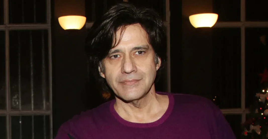 Πέθανε ο συγγραφέας Αλέξης Σταμάτης, γιος της Μπέτυς Αρβανίτη Πέθανε ο συγγραφέας Αλέξης Σταμάτης, γιος της Μπέτυς Αρβανίτη