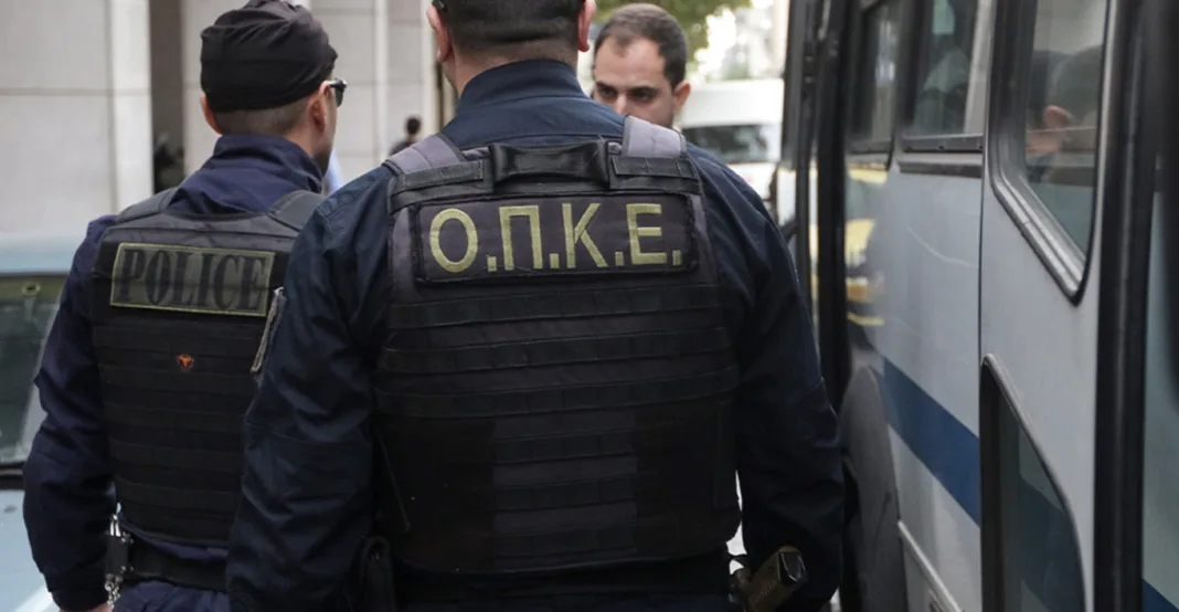 Δίωξη για σωρεία κακουργηματικών σε βάρος των οργανωμένων οπαδών που συνελήφθησαν Δίωξη για σωρεία κακουργηματικών σε βάρος των οργανωμένων οπαδών που συνελήφθησαν