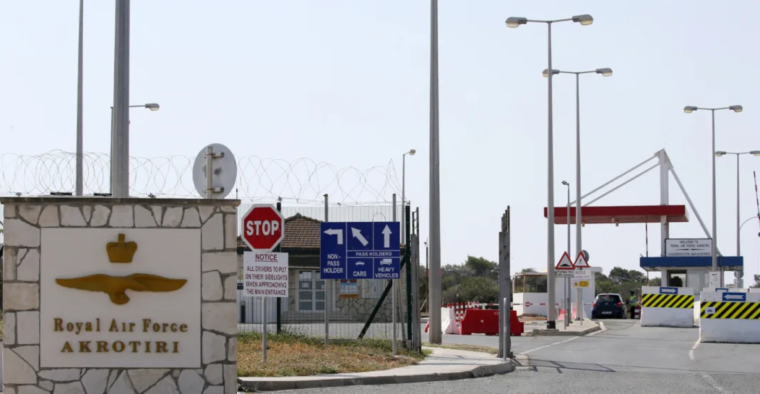 Sky News: Αζέρος συνελήφθη στην Κύπρο για κατασκοπεία της αεροπορικής βάσης στο Ακρωτήρι υπέρ του Ιράν Sky News: Αζέρος συνελήφθη στην Κύπρο για κατασκοπεία της αεροπορικής βάσης στο Ακρωτήρι υπέρ του Ιράν