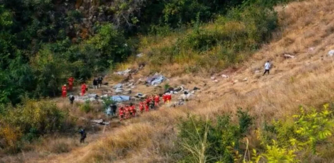 Τραγωδία στο Περού: 14 νεκροί μετά από πτώση φορτηγού σε γκρεμό Τραγωδία στο Περού: 14 νεκροί μετά από πτώση φορτηγού σε γκρεμό