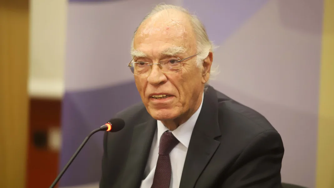 Πέθανε ο Βασίλης Λεβέντης στα 75 του χρόνια Πέθανε ο Βασίλης Λεβέντης στα 75 του χρόνια