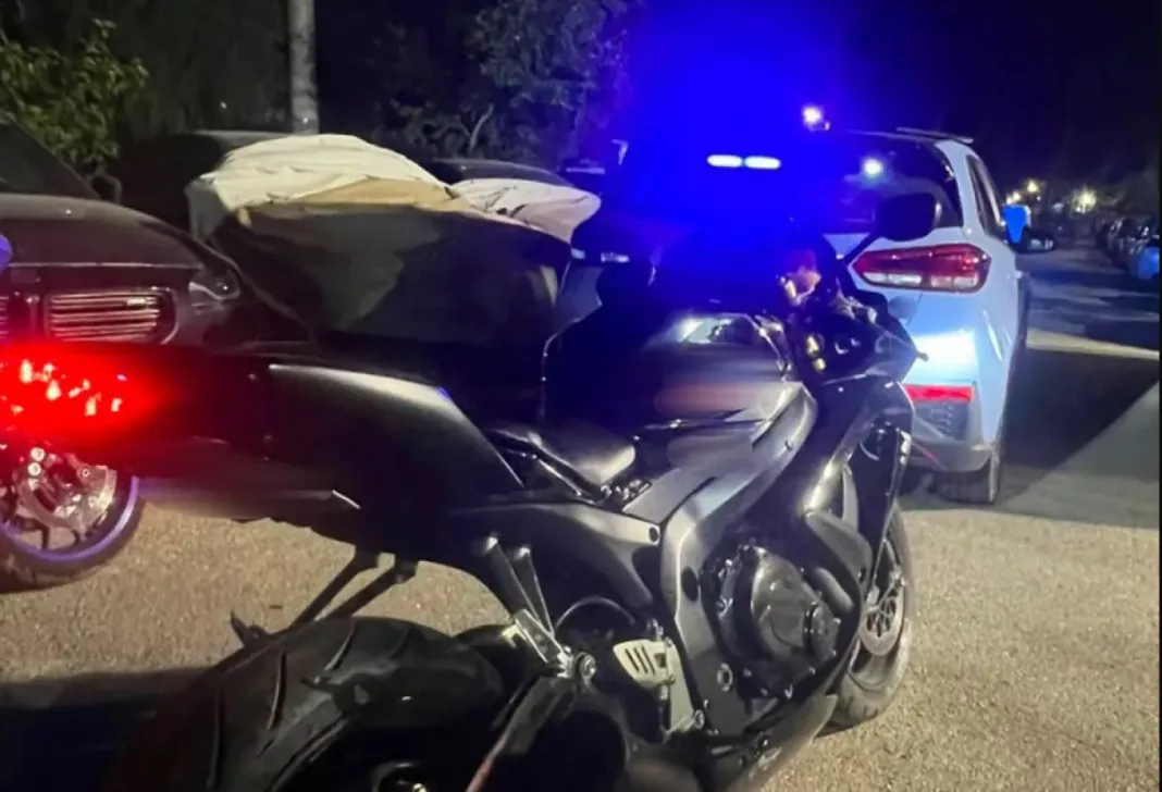 Σύλληψη 24χρονου στην Βάρκιζα για κόντρα με μηχανές τα ξημερώματα Σύλληψη 24χρονου στην Βάρκιζα για κόντρα με μηχανές τα ξημερώματα