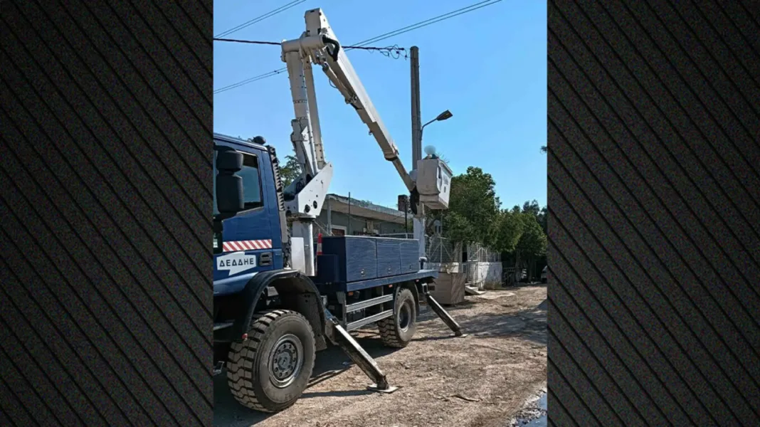 Ειδική αστυνομική επιχείρηση στον Ασπρόπυργο: 16 συλλήψεις για ρευματοκλοπές, ξηλώθηκαν 2.380 μέτρα καλωδίων Ειδική αστυνομική επιχείρηση στον Ασπρόπυργο: 16 συλλήψεις για ρευματοκλοπές, ξηλώθηκαν 2.380 μέτρα καλωδίων