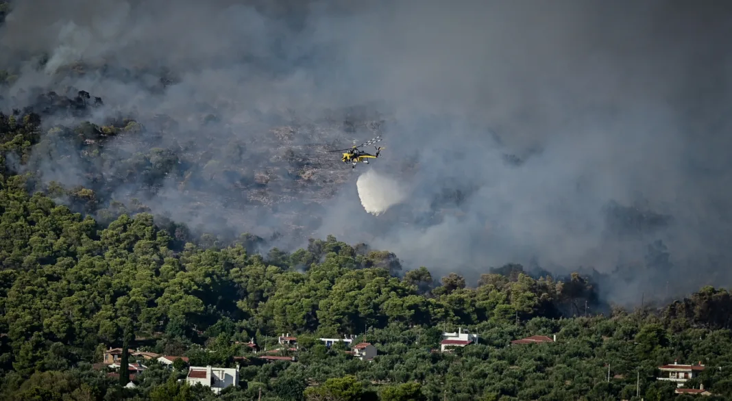 Δύο πυρκαγιές σε Γρεβενά και Χαλκιδική, στη μάχη και τρία ελικόπτερα Δύο πυρκαγιές σε Γρεβενά και Χαλκιδική, στη μάχη και τρία ελικόπτερα