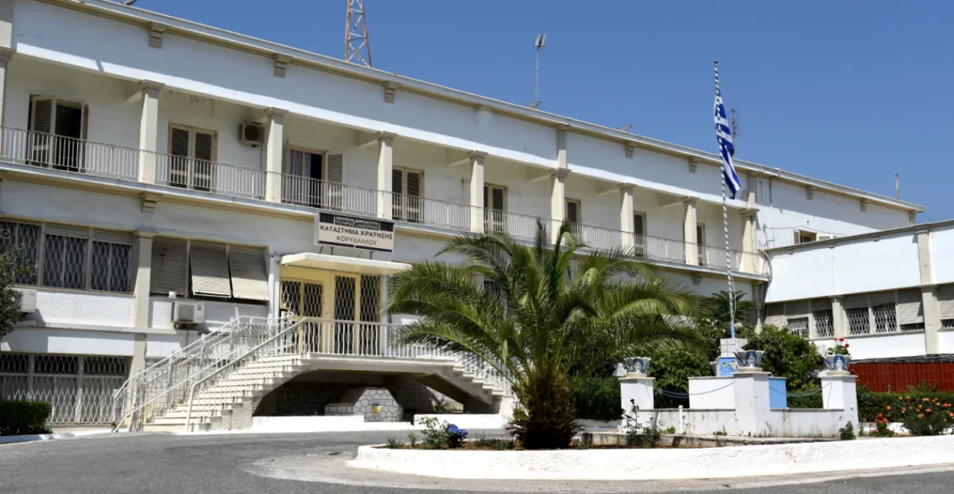 Στο ψυχιατρείο των φυλακών Κορυδαλλού ο 23χρονος για την επίθεση με μαχαίρι στον Άγιο Δημήτριο Στο ψυχιατρείο των φυλακών Κορυδαλλού ο 23χρονος για την επίθεση με μαχαίρι στον Άγιο Δημήτριο