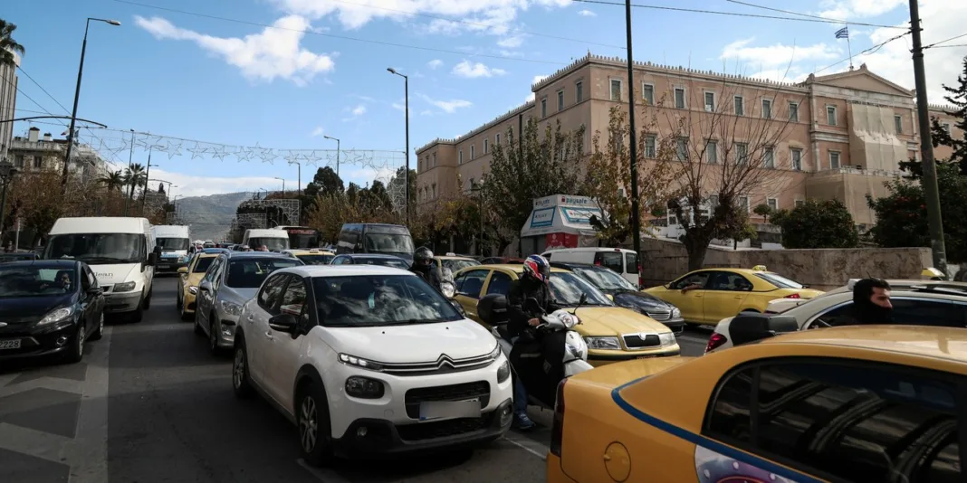 Η Κομισιόν ενέκρινε το ελληνικό σχέδιο για το Κοινωνικό Κλιματικό Ταμείο -4,8 δισ. ευρώ για κοινωνικές κατοικίες και ανακαινίσεις, πράσινα λεωφορεία, ΙΧ Η Κομισιόν ενέκρινε το ελληνικό σχέδιο για το Κοινωνικό Κλιματικό Ταμείο -4,8 δισ. ευρώ για κοινωνικές κατοικίες και ανακαινίσεις, πράσινα λεωφορεία, ΙΧ