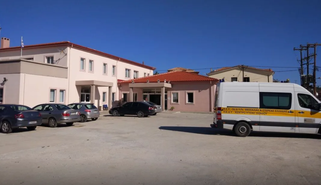 39χρονη Βρετανίδα στη Σκιάθο ήπιε με την 15χρονη κόρη της, μέθυσε και προκάλεσε επεισόδιο στο ξενοδοχείο και το κέντρο υγείας 39χρονη Βρετανίδα στη Σκιάθο ήπιε με την 15χρονη κόρη της, μέθυσε και προκάλεσε επεισόδιο στο ξενοδοχείο και το κέντρο υγείας