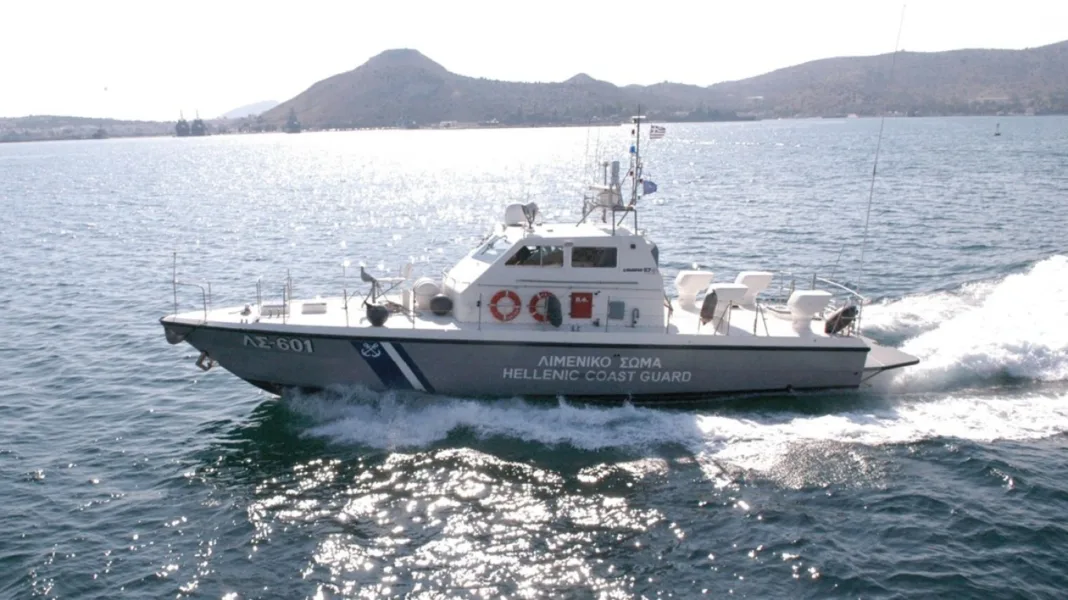 Το Λιμενικό διέσωσε 45 μετανάστες νότια της Ιεράπετρας Το Λιμενικό διέσωσε 45 μετανάστες νότια της Ιεράπετρας