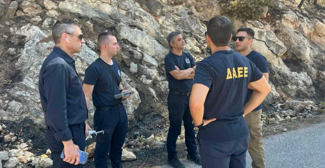 Αυτοψία της ΔΑΕΕ στο σημείο πτώσης των δύο ελικοπτέρων στην Ψάθα Αυτοψία της ΔΑΕΕ στο σημείο πτώσης των δύο ελικοπτέρων στην Ψάθα