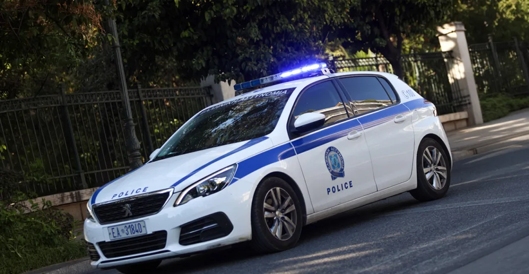 Έβρος: Σύλληψη αλλοδαπού διακινητή που μετέφερε έξι μη νόμιμους μετανάστες Έβρος: Σύλληψη αλλοδαπού διακινητή που μετέφερε έξι μη νόμιμους μετανάστες