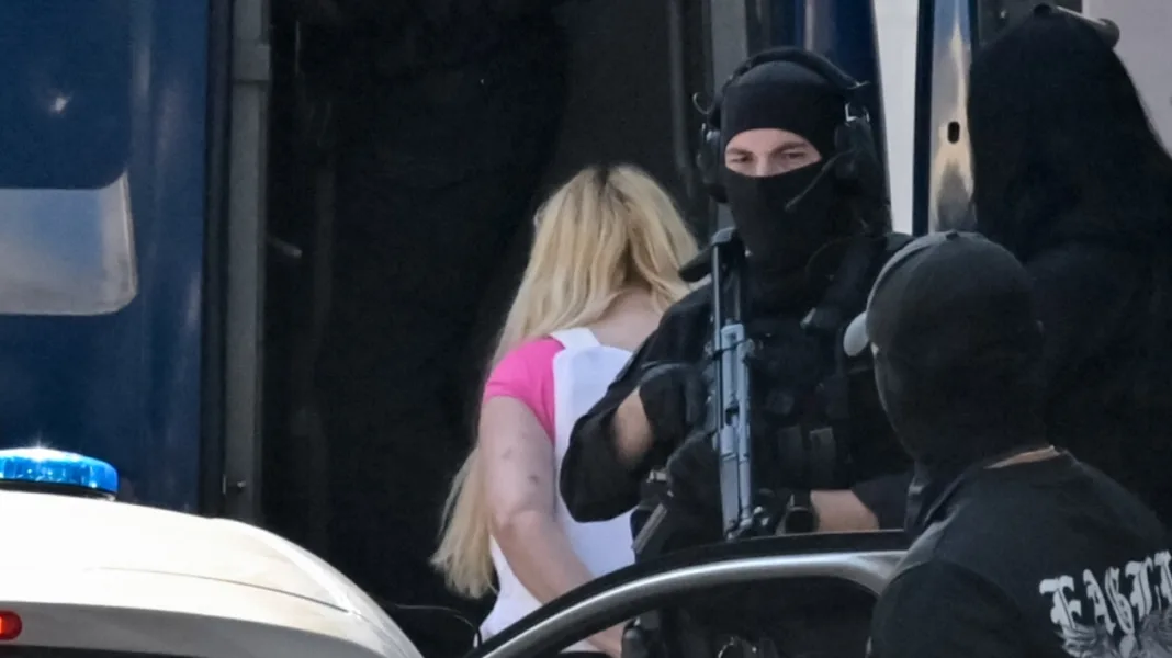 Προσφυγή κατά της προφυλάκισης της 46χρονης για τη Marfin, «ανύπαρκτα τα στοιχεία σε βάρος της», λέει ο συνήγορός της Προσφυγή κατά της προφυλάκισης της 46χρονης για τη Marfin, «ανύπαρκτα τα στοιχεία σε βάρος της», λέει ο συνήγορός της