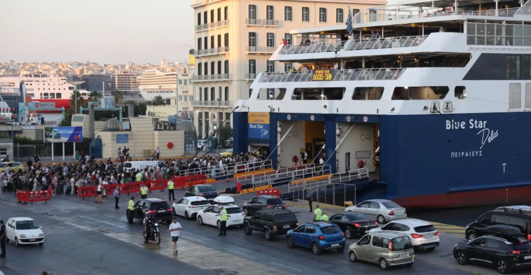 Δεκαπενταύγουστος: 73 αναχωρήσεις με 21.893 επιβάτες από τον Πειραιά Δεκαπενταύγουστος: 73 αναχωρήσεις με 21.893 επιβάτες από τον Πειραιά
