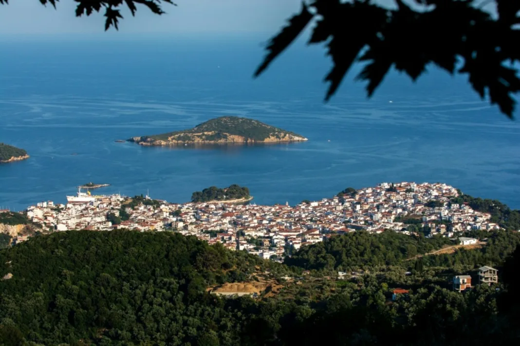 Φυλάκιση 15 μηνών στη Βρετανίδα που μέθυσε με την 15χρονη κόρη της και προκάλεσε επεισόδιο στο Κέντρο Υγείας Σκιάθου Φυλάκιση 15 μηνών στη Βρετανίδα που μέθυσε με την 15χρονη κόρη της και προκάλεσε επεισόδιο στο Κέντρο Υγείας Σκιάθου