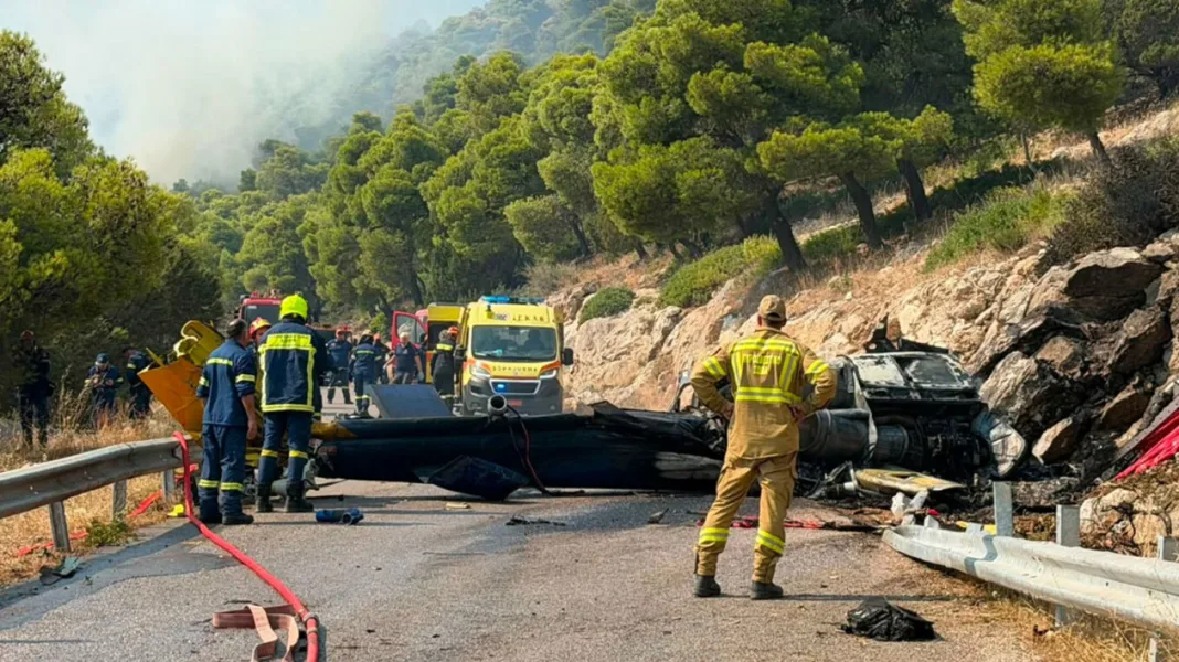 Συνελήφθη αδερφός αντιδημάρχου της Μάνδρας επειδή έσπασε το μπλόκο της ΕΛΑΣ στο σημείο της συντριβής του ελικοπτέρου και έπεσε πάνω στα συντρίμμια Συνελήφθη αδερφός αντιδημάρχου της Μάνδρας επειδή έσπασε το μπλόκο της ΕΛΑΣ στο σημείο της συντριβής του ελικοπτέρου και έπεσε πάνω στα συντρίμμια