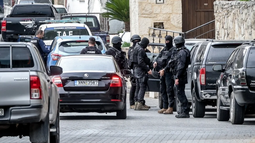 Νέο επεισόδιο ανάμεσα στις οικογένειες Καργάκη και Φραγκιαδάκη στα Βορίζια, συνελήφθησαν και αφέθηκαν ελεύθερες δύο γυναίκες Νέο επεισόδιο ανάμεσα στις οικογένειες Καργάκη και Φραγκιαδάκη στα Βορίζια, συνελήφθησαν και αφέθηκαν ελεύθερες δύο γυναίκες