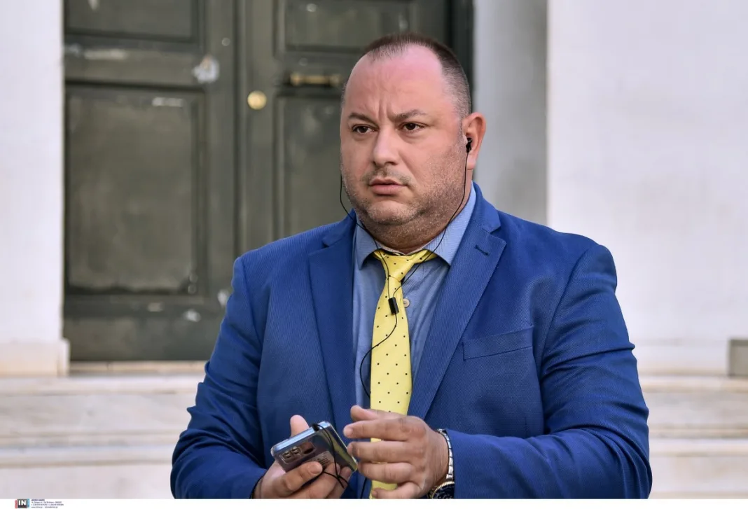 «Είναι προϊόν AI», λέει ο Θεοδωρόπουλος για το βίντεο με την καταγγελία περί ενδοοικογενειακής βίας σε βάρος του γιου του «Είναι προϊόν AI», λέει ο Θεοδωρόπουλος για το βίντεο με την καταγγελία περί ενδοοικογενειακής βίας σε βάρος του γιου του