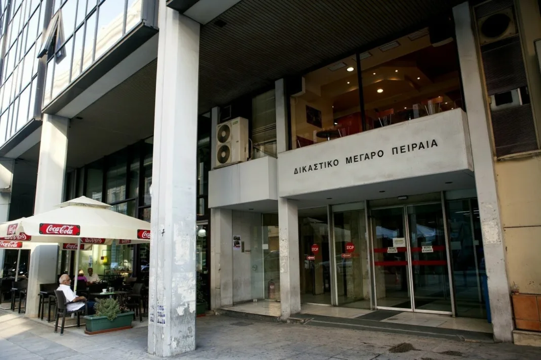 Τηλεφώνημα για βόμβα στα δικαστήρια Πειραιά, κλειστοί δρόμοι Τηλεφώνημα για βόμβα στα δικαστήρια Πειραιά, κλειστοί δρόμοι
