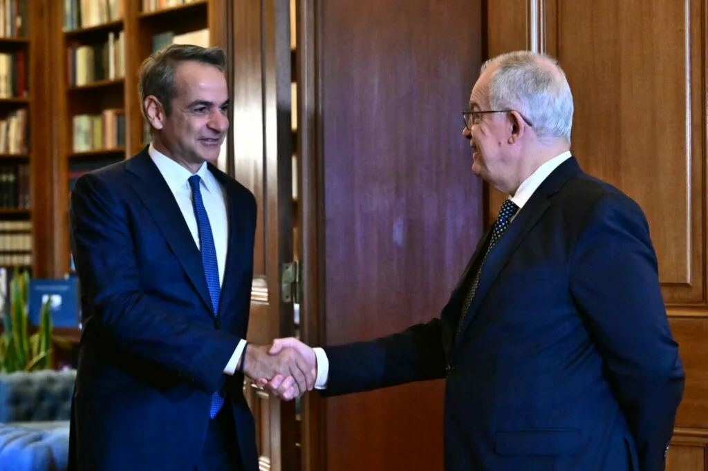 Μητσοτάκης σε Τασούλα: Μας περιμένει ένας δύσκολος χειμώνας με πρωτοφανείς γεωπολιτικές αναταράξεις Μητσοτάκης σε Τασούλα: Μας περιμένει ένας δύσκολος χειμώνας με πρωτοφανείς γεωπολιτικές αναταράξεις