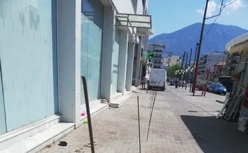 Σοκ στην Πεύκη: Μια 69χρονη τραυματίστηκε από μπετόβεργα καρφωμένη στο δρόμο Σοκ στην Πεύκη: Μια 69χρονη τραυματίστηκε από μπετόβεργα καρφωμένη στο δρόμο